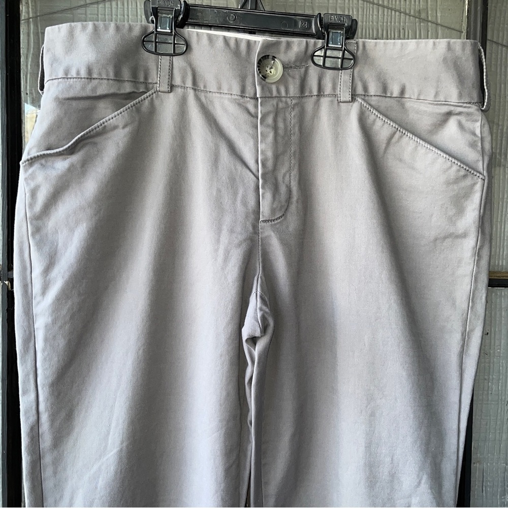 Banana Republic pants, stretch style, gray with pockets on front and back - Picture 2 of 10